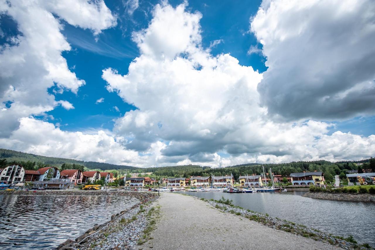 Lipno Nad Vltavou - Apartman 23 - Wifi, Parking, Netflix Bagian luar foto